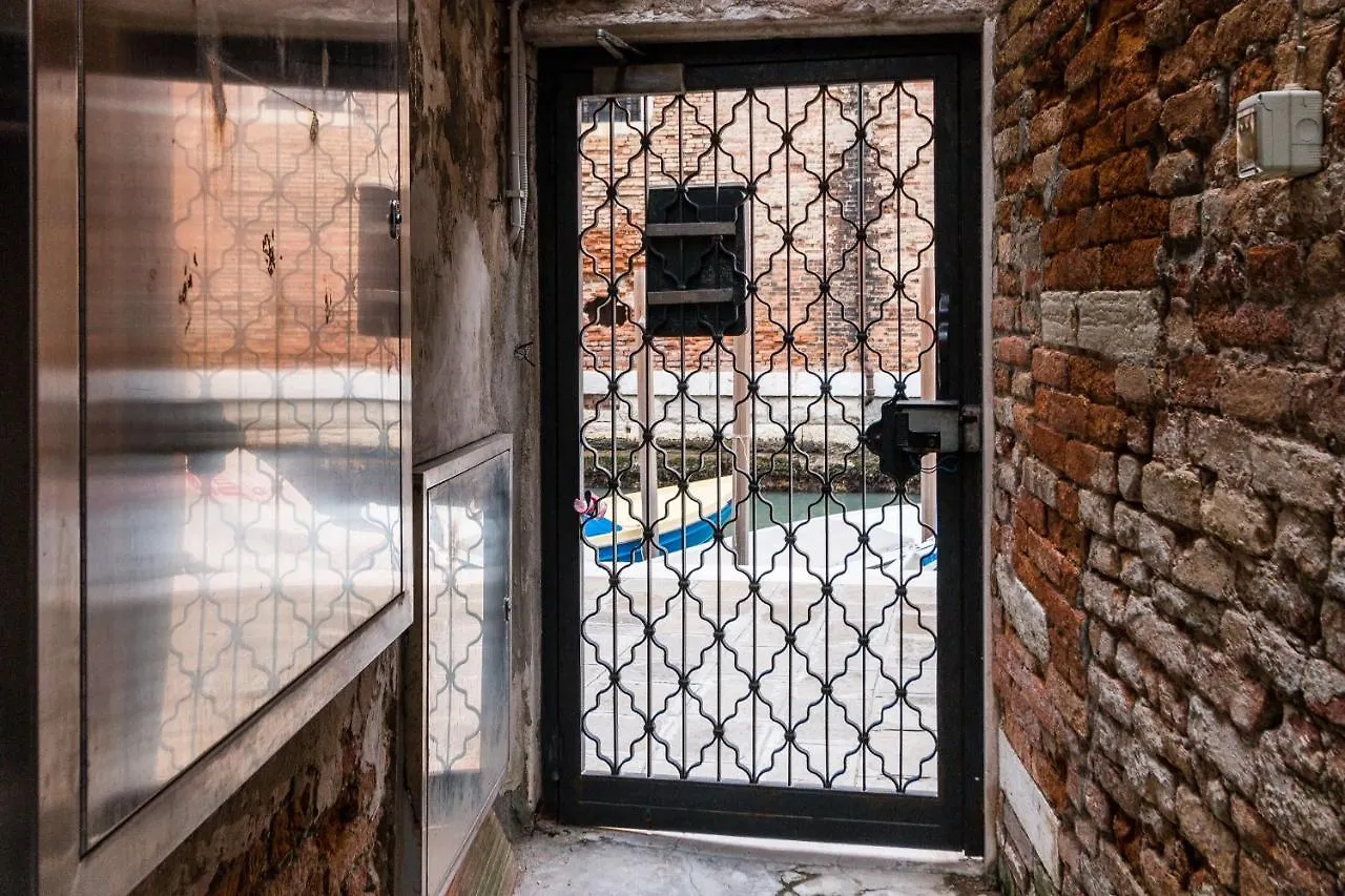 Corderie De La Tana Biennale Exhibition @Arsenale Lejlighed Venedig