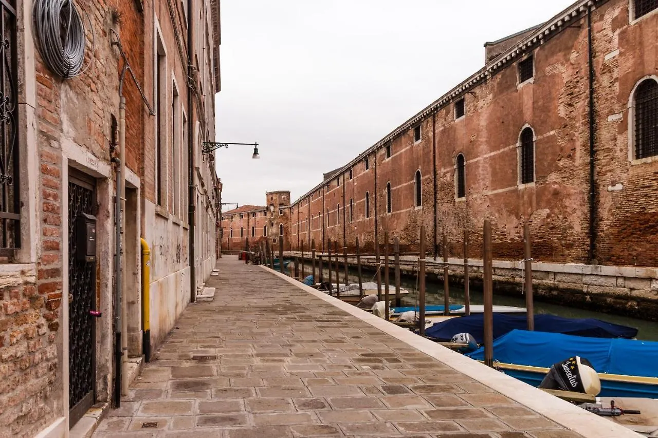 Corderie De La Tana Biennale Exhibition @Arsenale Appartement Venetië 0*,  Italië